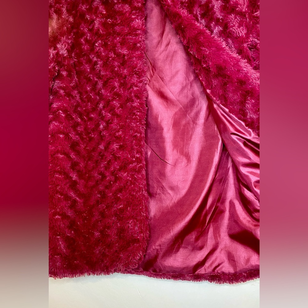 Soft, Cozy, Raspberry Plushy Coat, Size Medium. V… - image 5